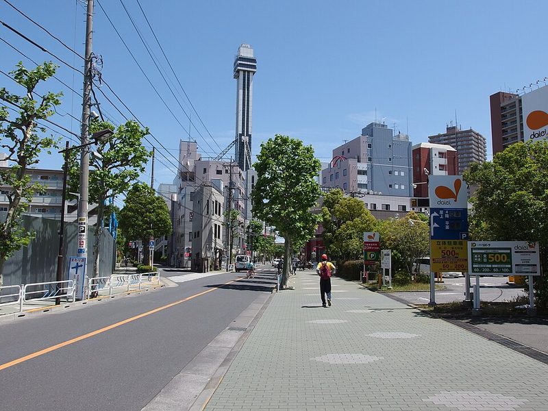 タワーホール船堀（遠くに見える塔）の写真